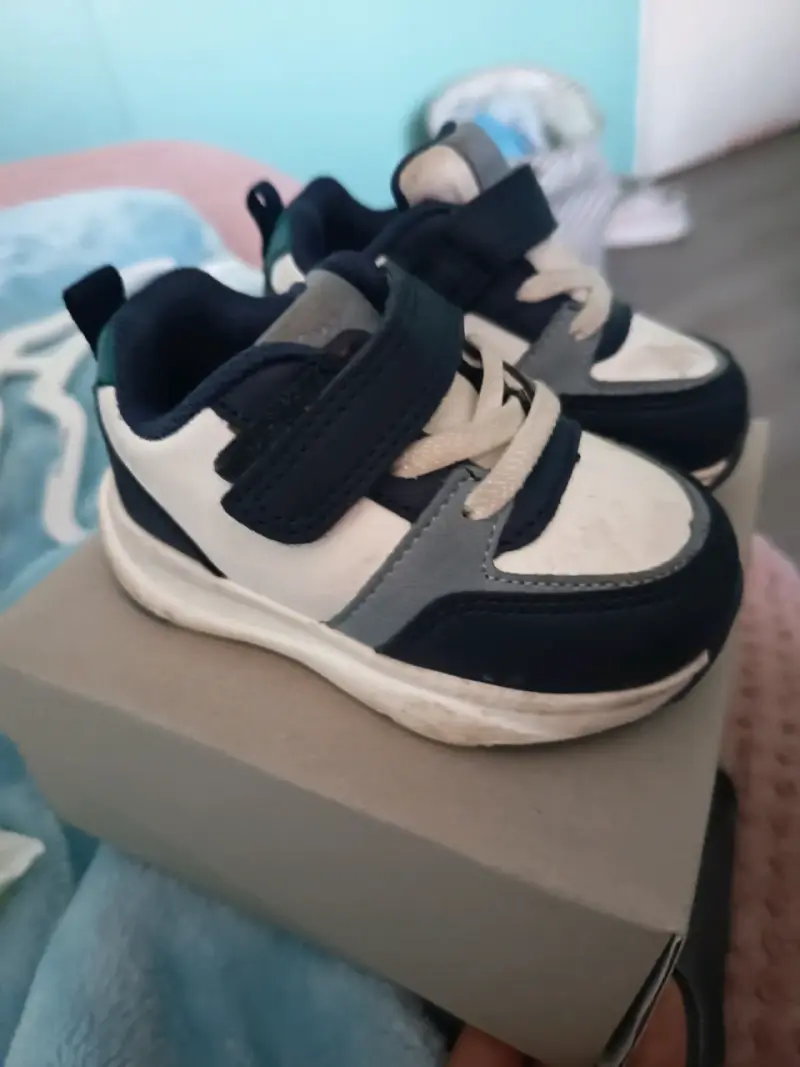 Zapatillas deportivas para bebé azul y blanco