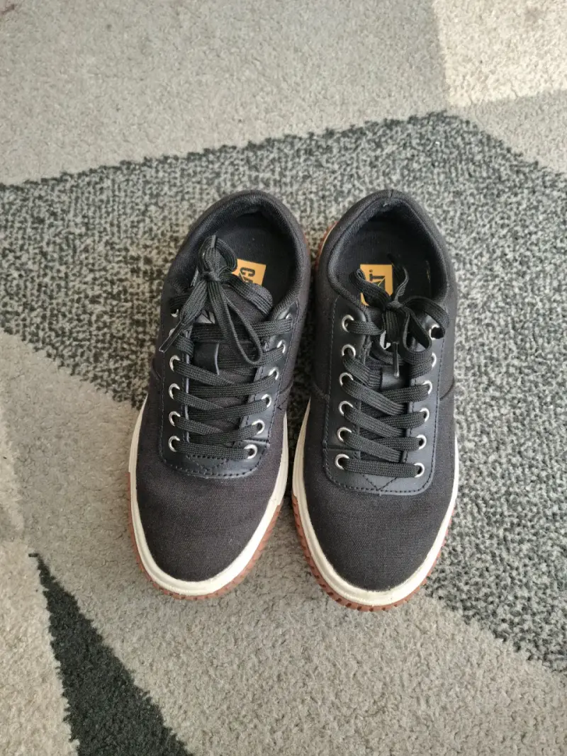Zapatillas cat negras de lona con suela gruesa - 1