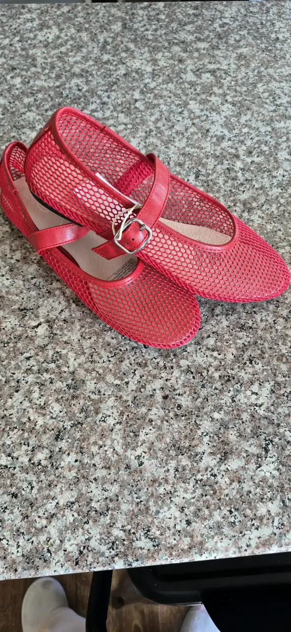 Zapatos rojos de malla con hebilla para mujer - 2