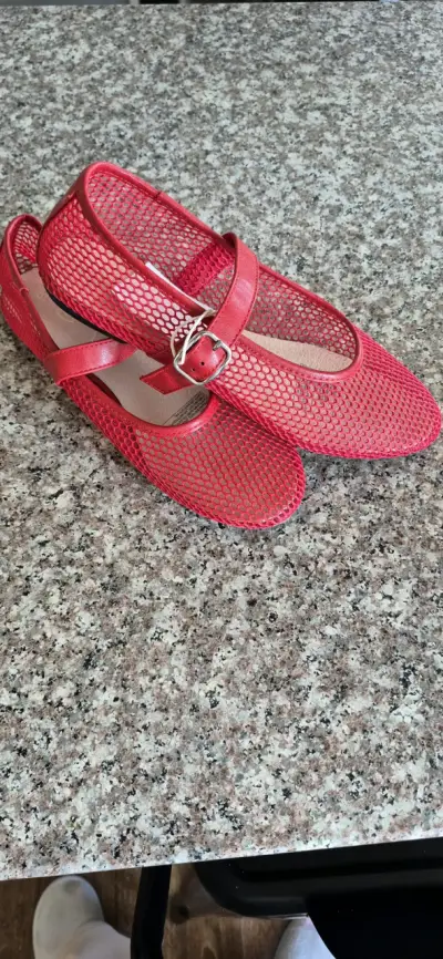Zapatos rojos de malla con hebilla para mujer - miniatura 2