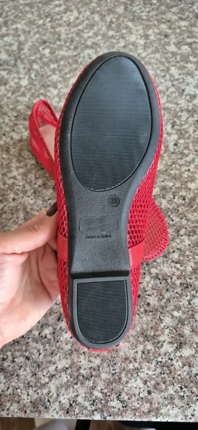 Zapatos rojos de malla con hebilla para mujer - miniatura 3