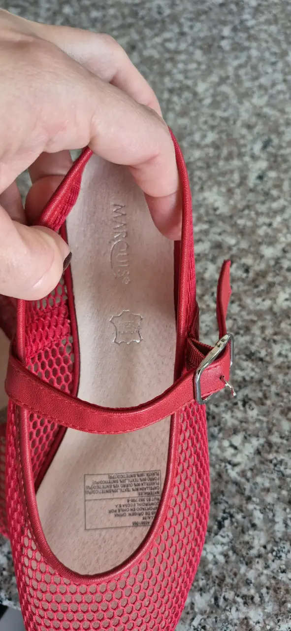 Zapatos rojos de malla con hebilla para mujer - 4