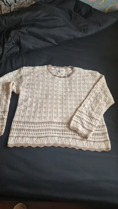 Suéter tejido beige para mujer - miniatura 1