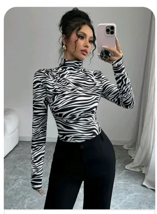 Polera de manga larga con estampado animal print - 1