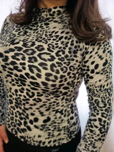 Polera de manga larga con estampado animal print - miniatura 2