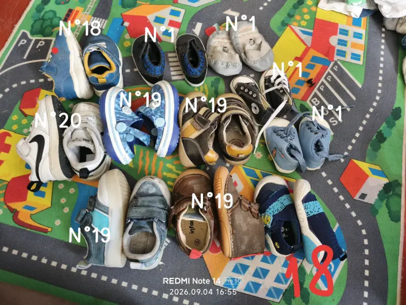 Lote de zapatillas y zapatos para niños varios tamaños