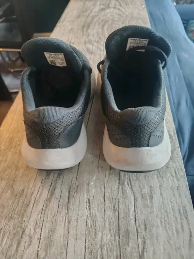 Zapatillas deportivas negras unisex Under Armo - miniatura 4