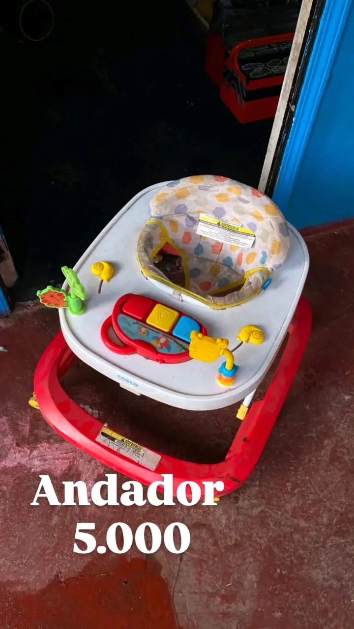Andador para bebé Cosco con juguetes interactivos - 2