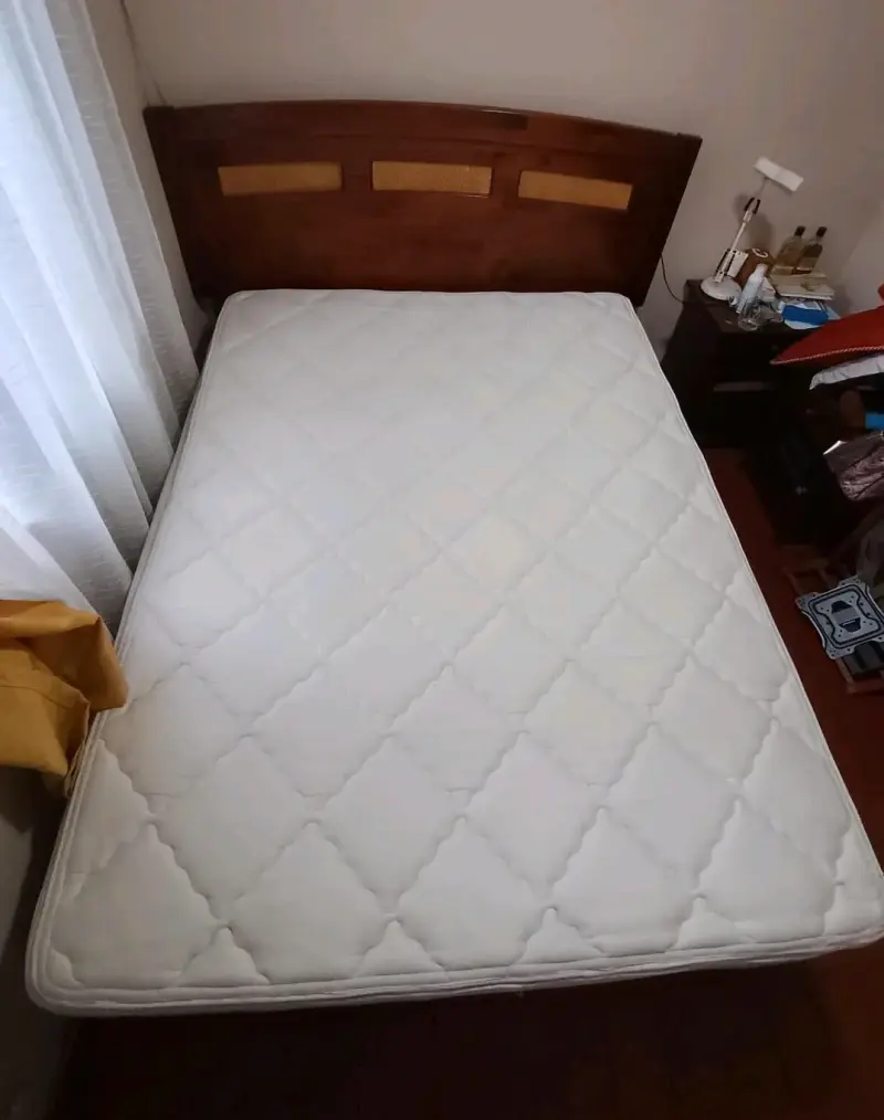 Cama 2 plazas con colchón y respaldo de madera - 2