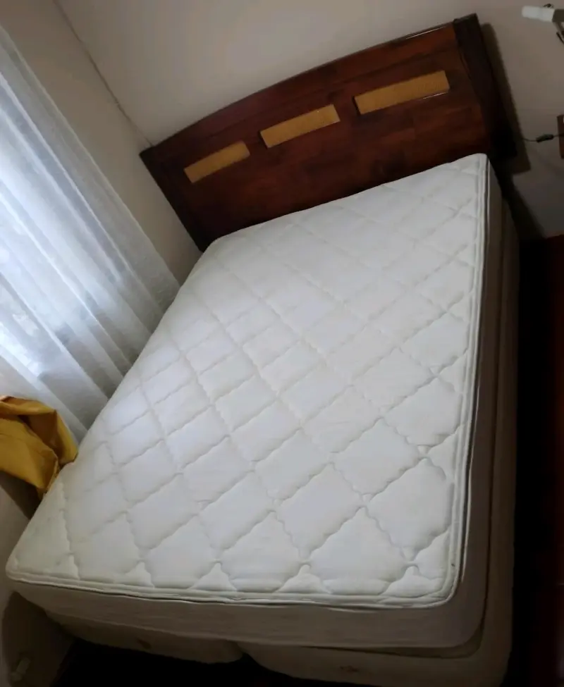 Cama 2 plazas con colchón y respaldo de madera - 4