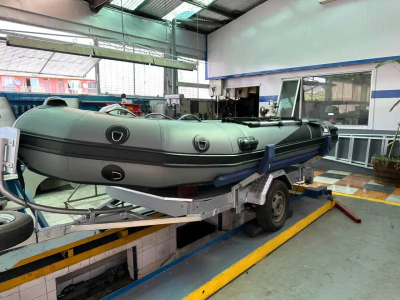 Bote inflable nuevo con motor ideal para pesca - 5
