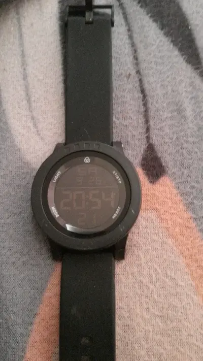 Reloj digital B&S resistente al agua - miniatura 2