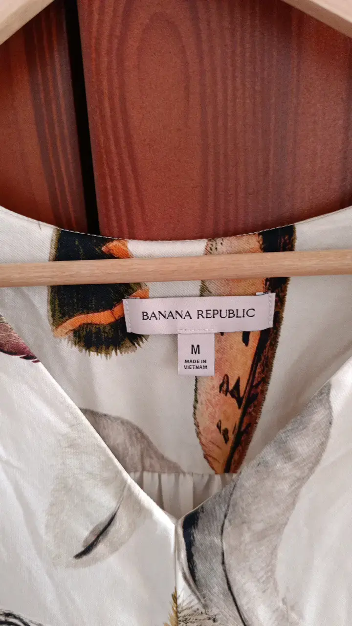 Blusa Banana Republic con estampado de plumas - 2