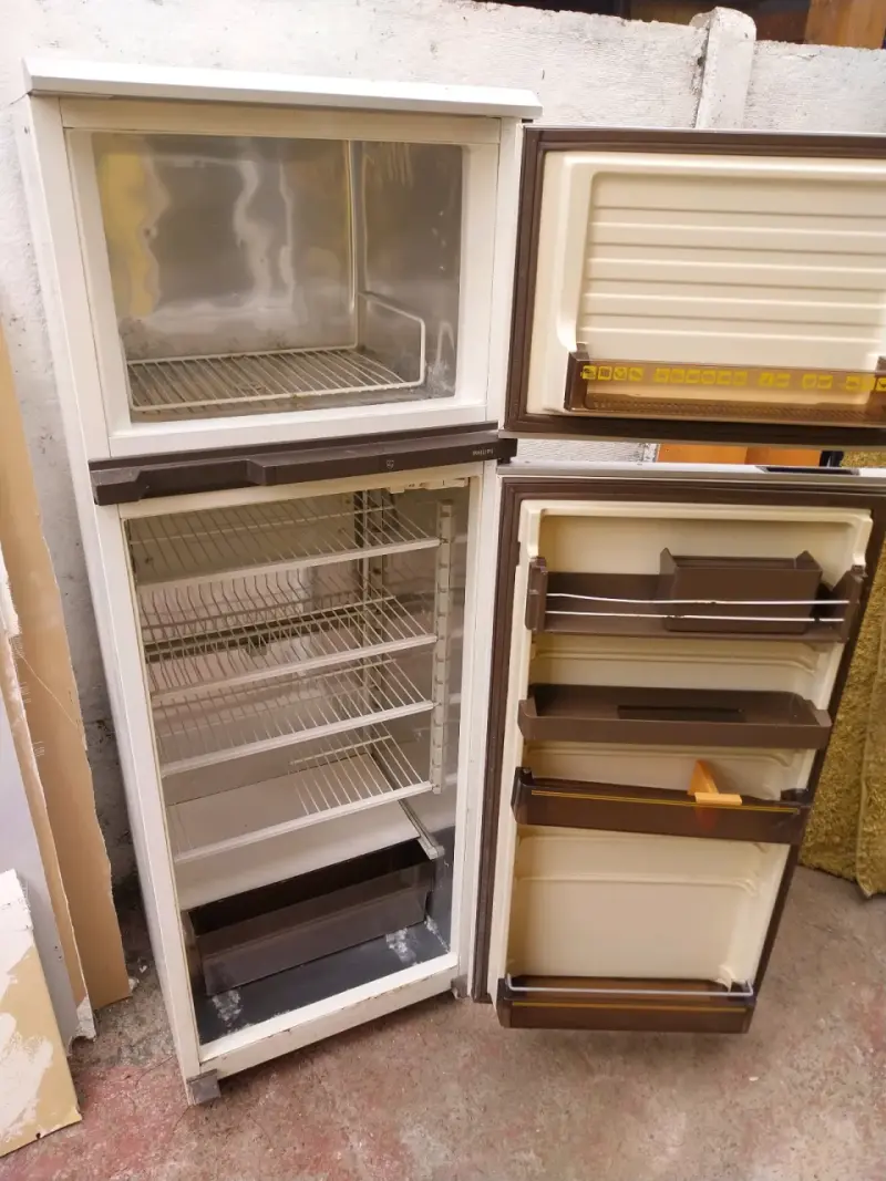 Refrigerador Philips de dos puertas en buen estado - 2