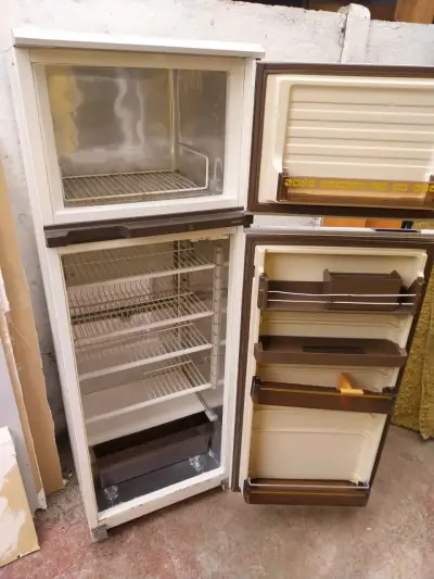 Refrigerador Philips de dos puertas en buen estado - miniatura 2