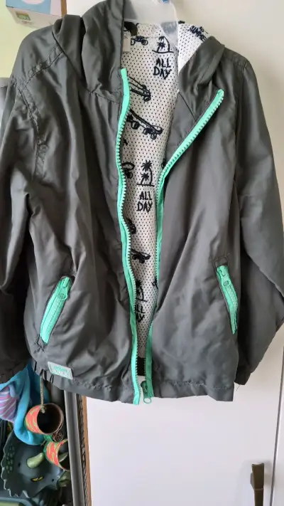Chaqueta impermeable para niño con capucha - miniatura 1