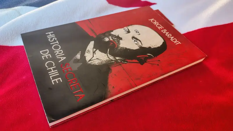 Libro Historia Secreta de Chile por Jorge Baradit - 5