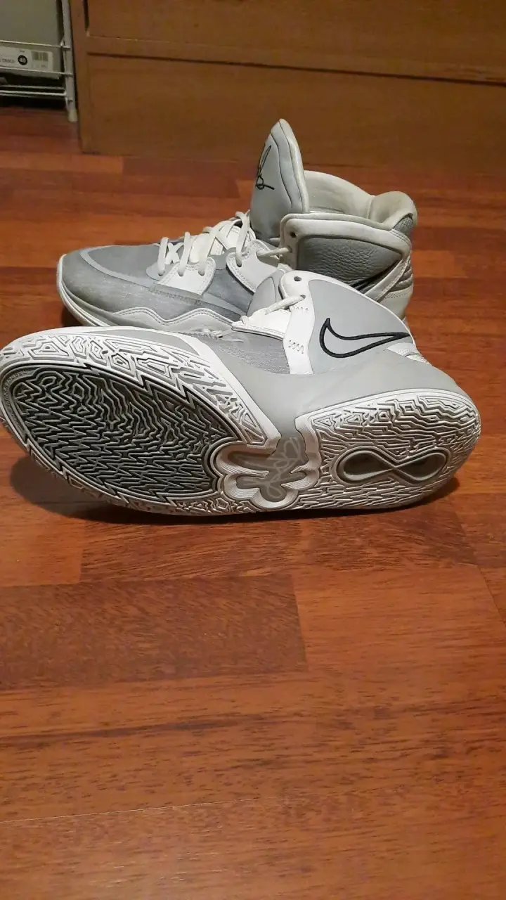 Zapatillas deportivas Nike kyrie grises - 2