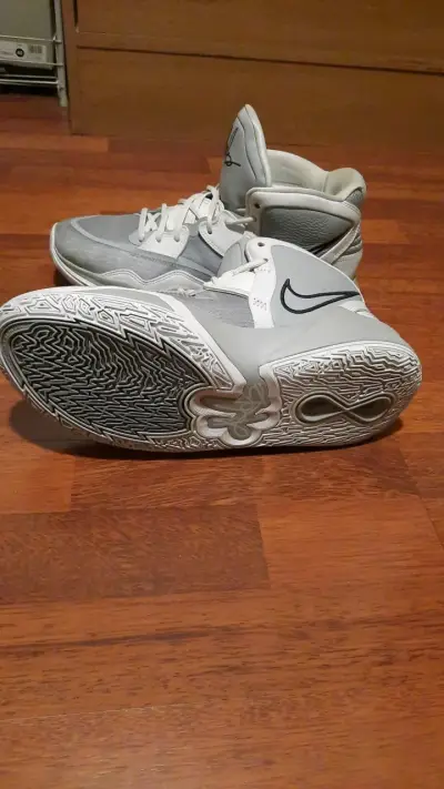 Zapatillas deportivas Nike kyrie grises - miniatura 2