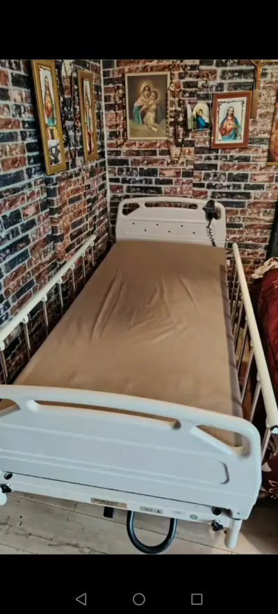 Cama clínica ajustable con control remoto - miniatura 1