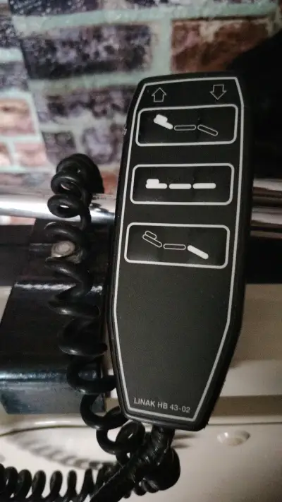 Cama clínica ajustable con control remoto - miniatura 2