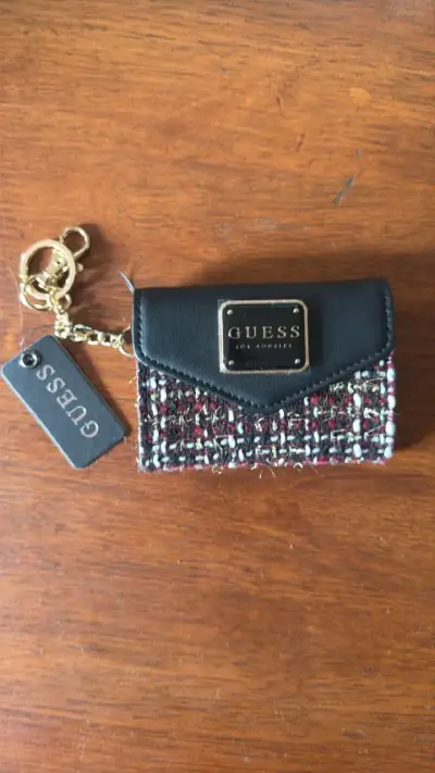 Monedero Guess de tela con llavero - miniatura 1