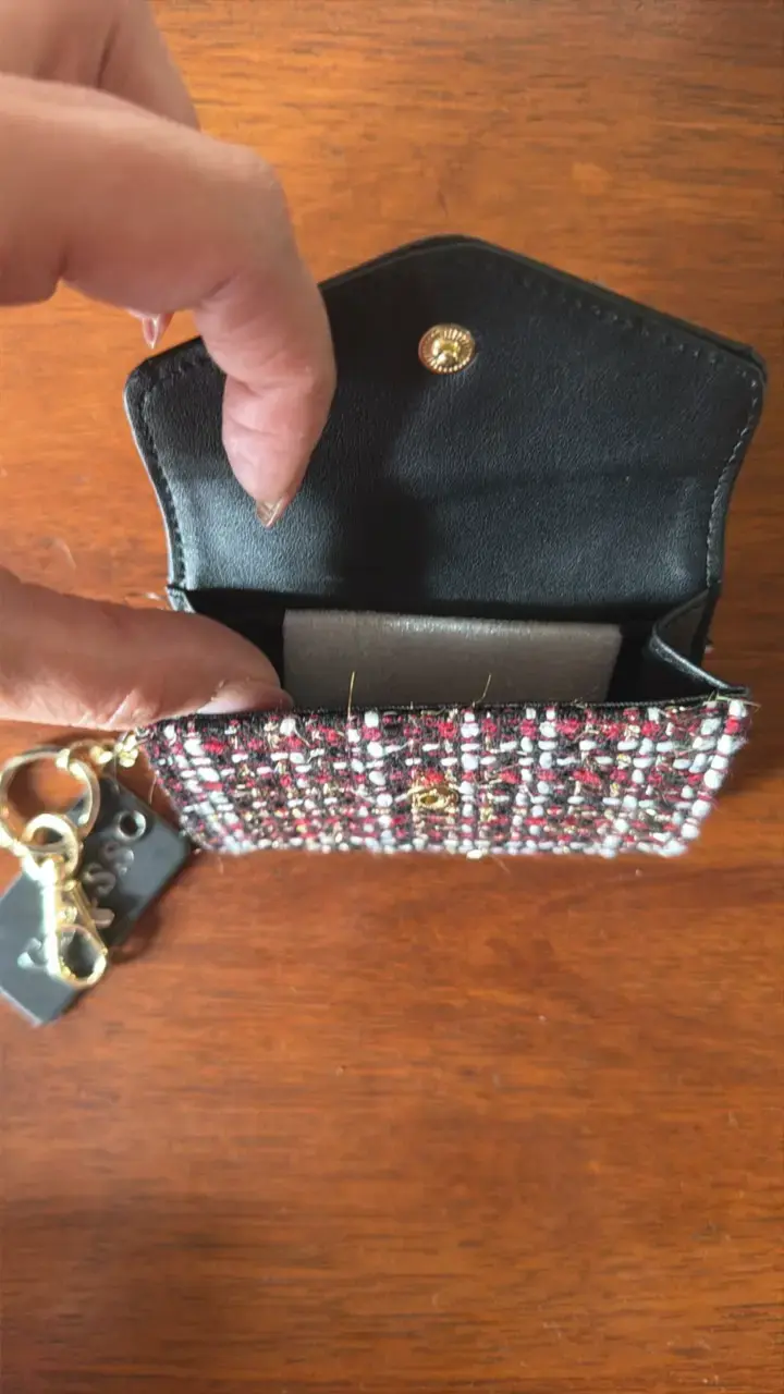 Monedero Guess de tela con llavero - 2