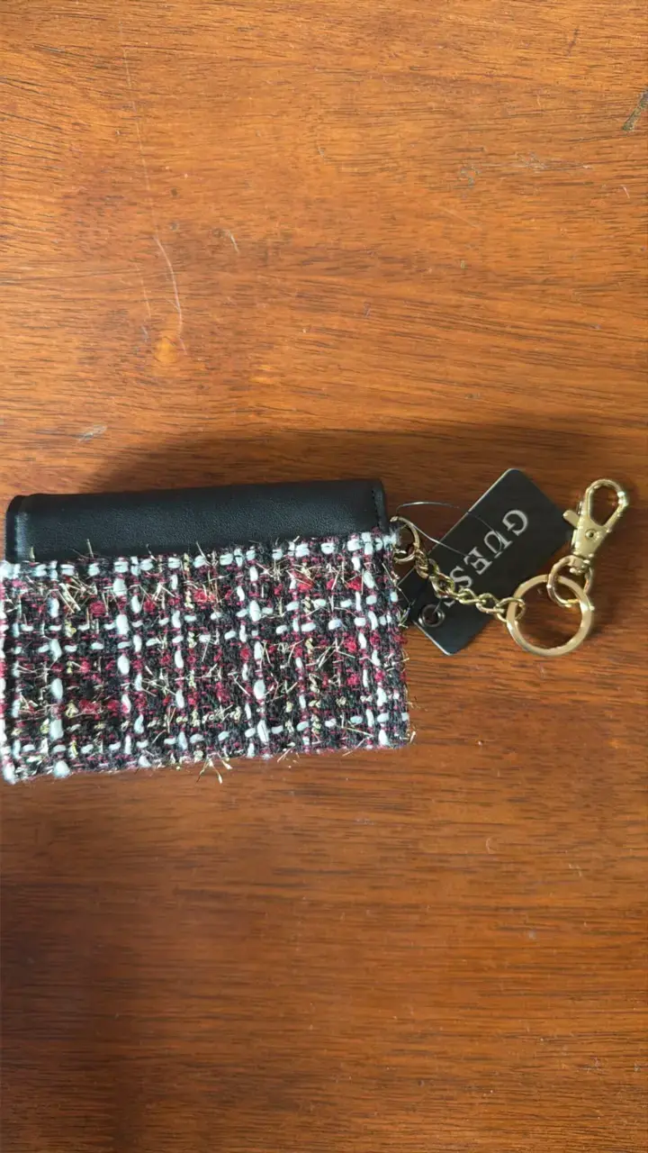 Monedero Guess de tela con llavero - 3