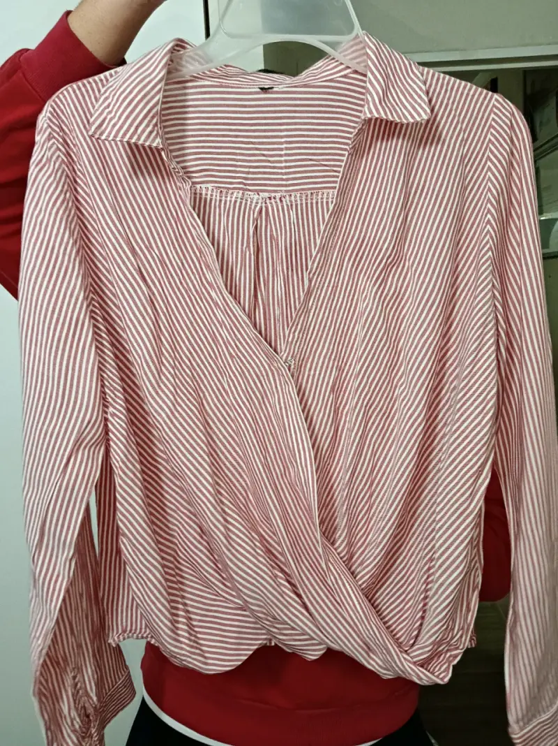 Blusa de rayas rojas y blancas para mujer - 1