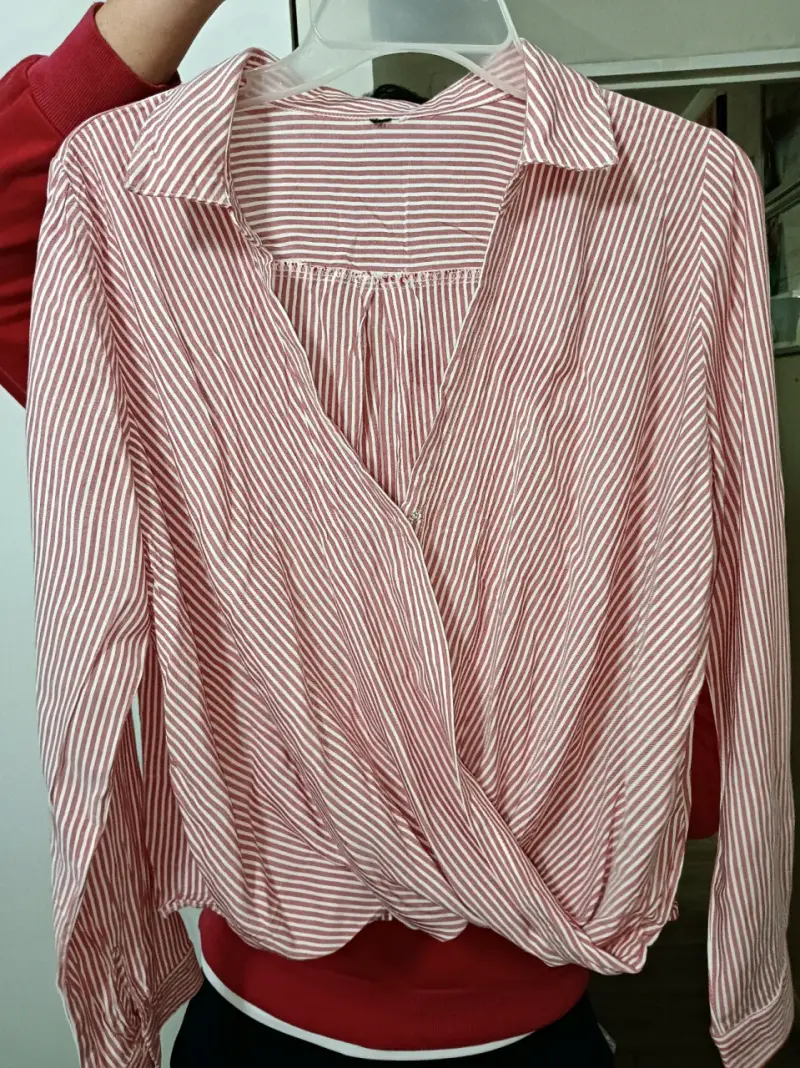 Blusa de rayas rojas y blancas para mujer - 2
