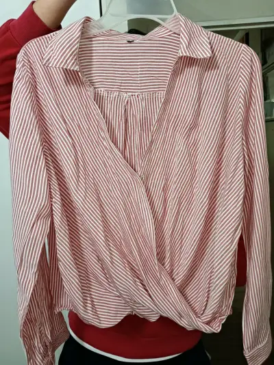 Blusa de rayas rojas y blancas para mujer - miniatura 2