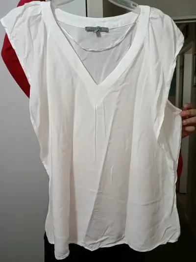 Blusa blanca sin mangas Basement - miniatura 1