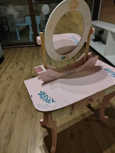 Tocador infantil rosa con espejo y cajón - miniatura 1