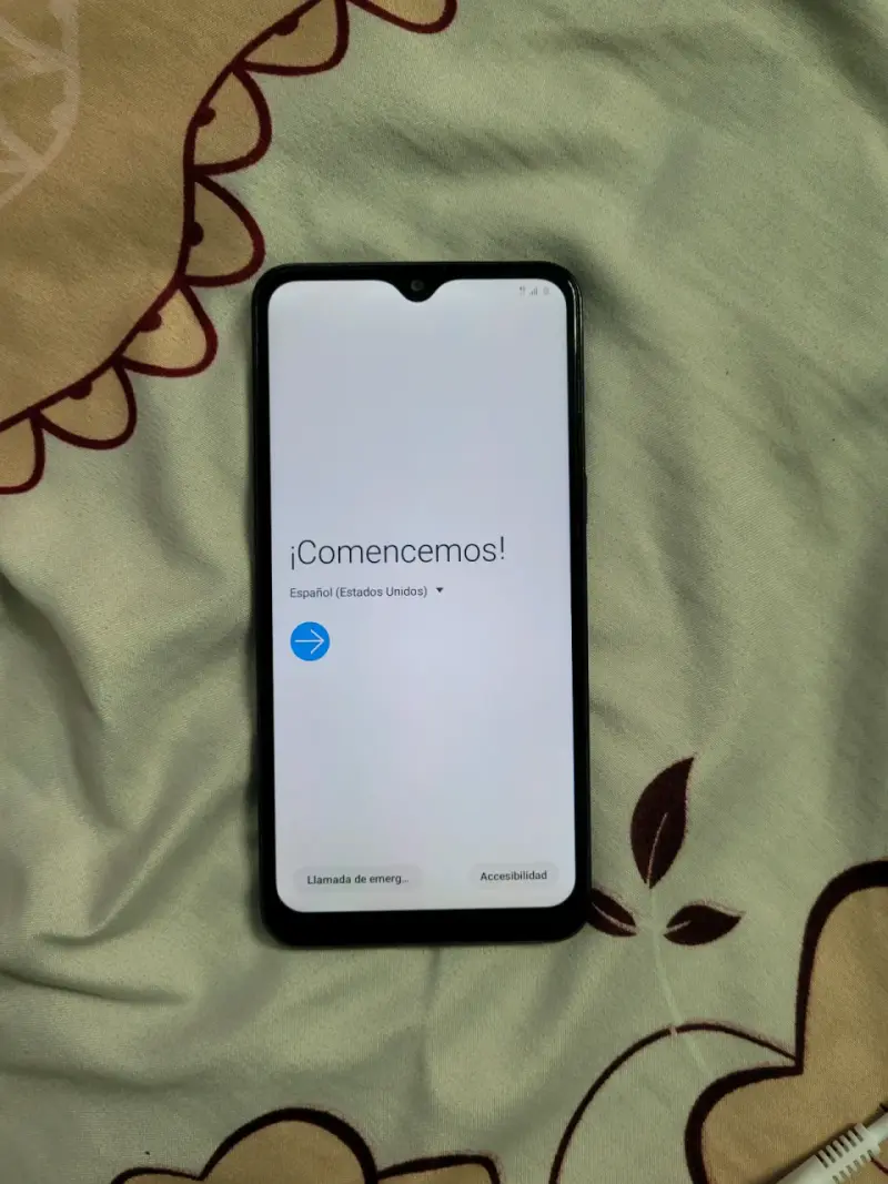 Smartphone Samsung Galaxy A10s azul en buen estado - 2