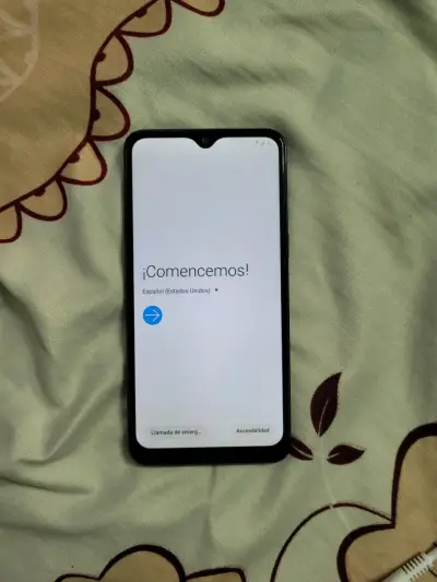 Smartphone Samsung Galaxy A10s azul en buen estado - miniatura 2