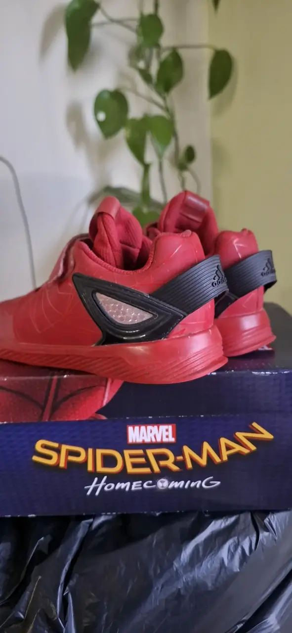 Zapatillas rojas de Spider-Man para niños - 3