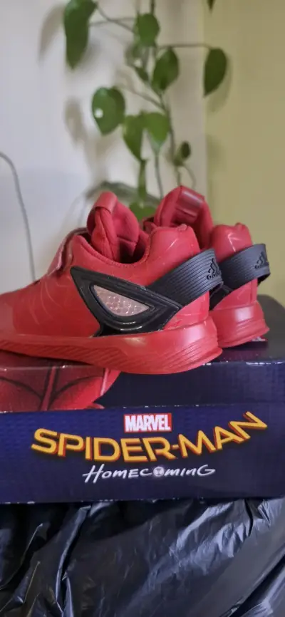 Zapatillas rojas de Spider-Man para niños - miniatura 3
