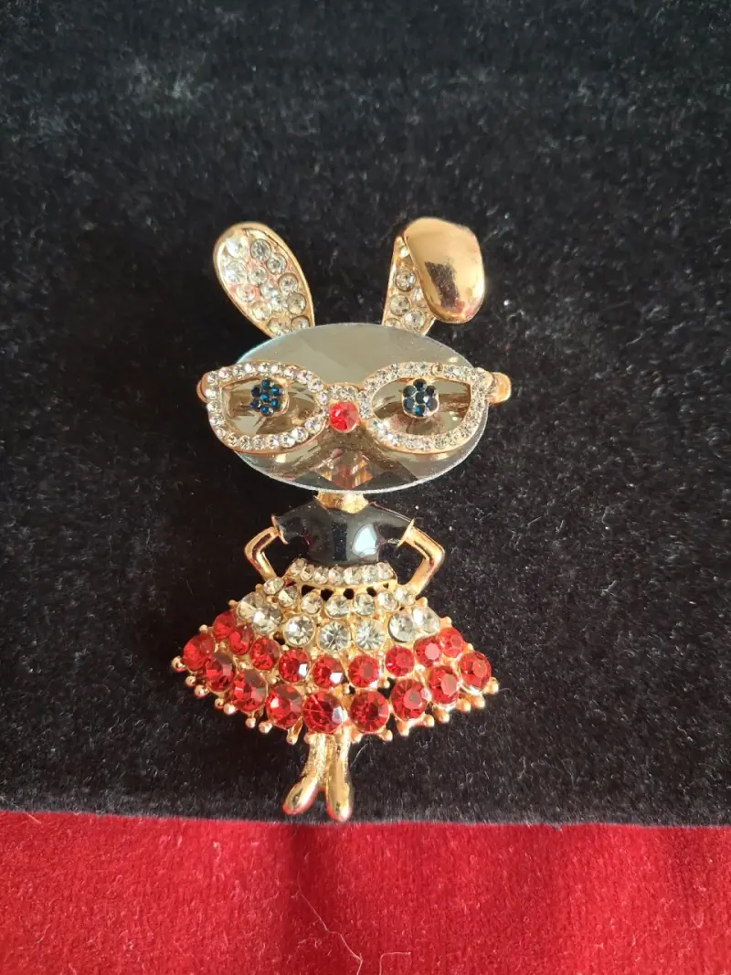 Broche fantasía con diseño de conejo y cristales - 1