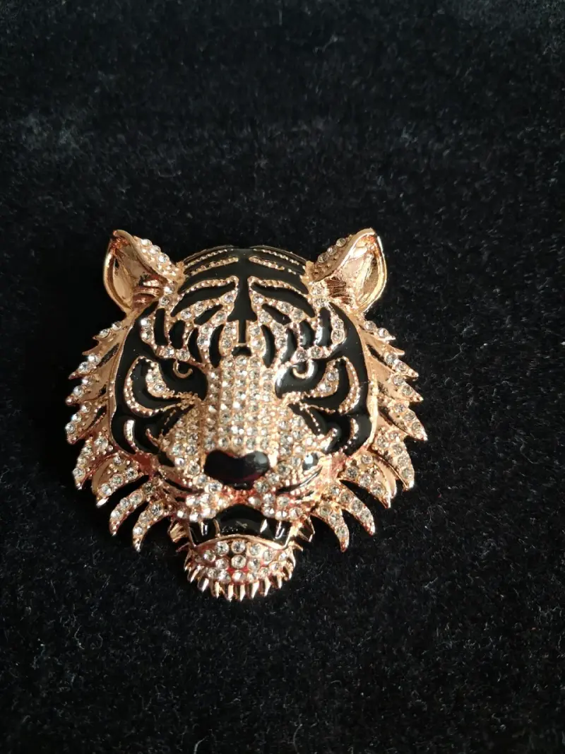 Broche fantasía con diseño de conejo y cristales - 3