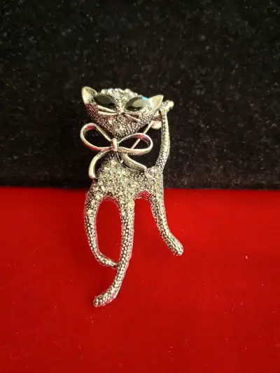 Broche  fantasía con diseño de conejo y cristales - miniatura 6