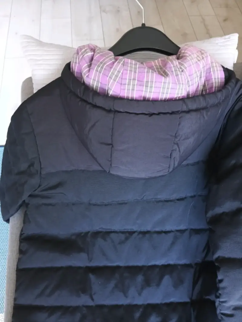 Chaqueta acolchada negra Kivul con capucha - 4