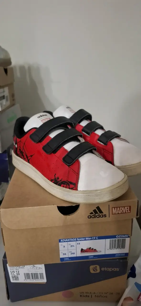 Zapatillas Adidas Spider-Man para niños