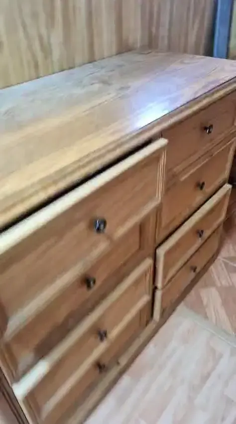 Cómoda de Madera con Cajones - 1