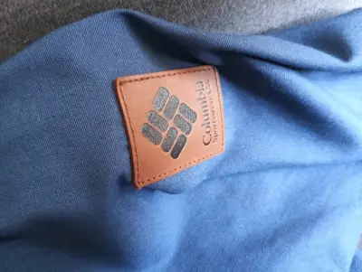 Chaqueta azul Columbia con capucha - miniatura 2
