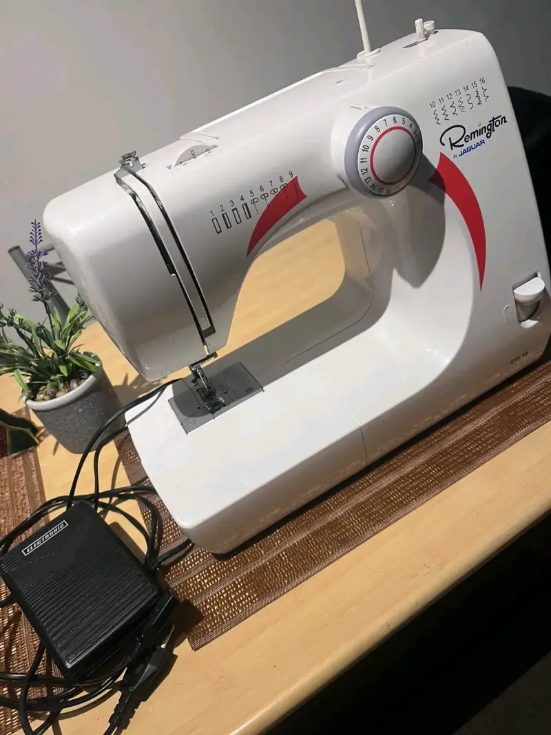 Máquina de Coser Remington Jaguar con Pedal