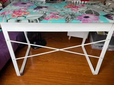 Escritorio con cubierta floral de vidrio - miniatura 1