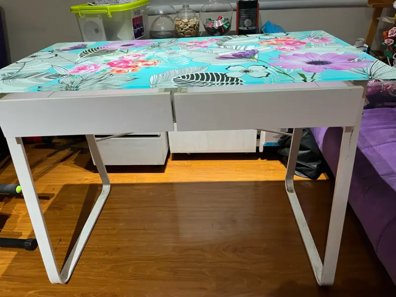 Escritorio con cubierta floral de vidrio - 3