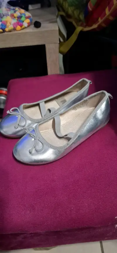 Bailarinas plateadas para niña H&M talla 29 - miniatura 2