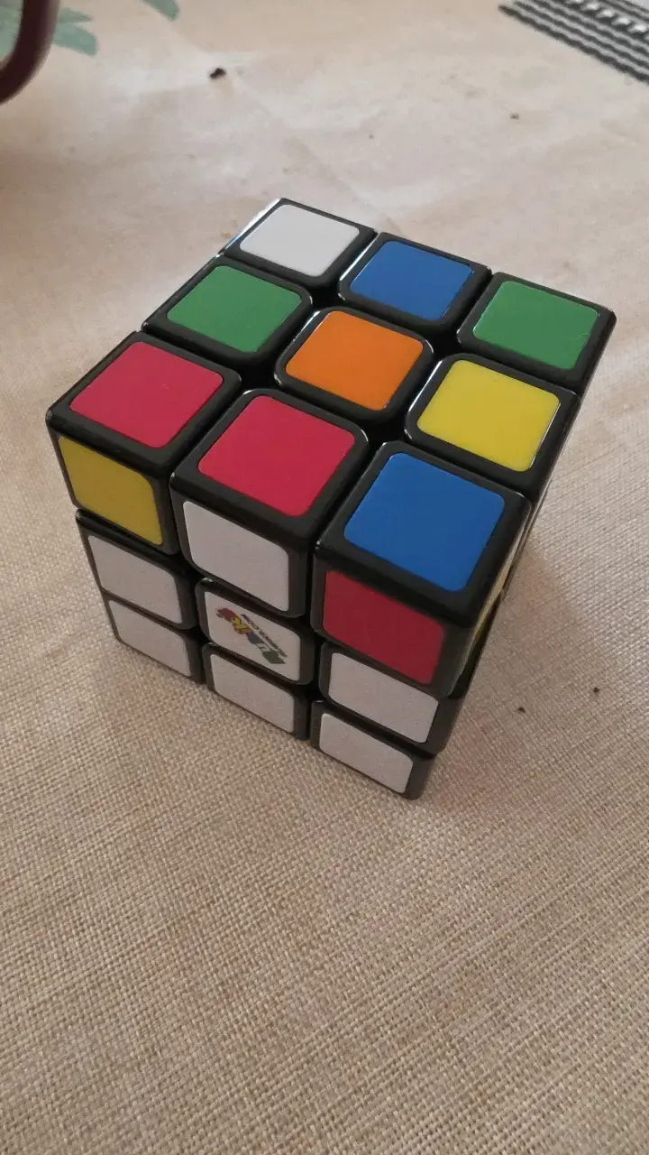 Cubo Rubik clásico 3x3 colores vibrantes