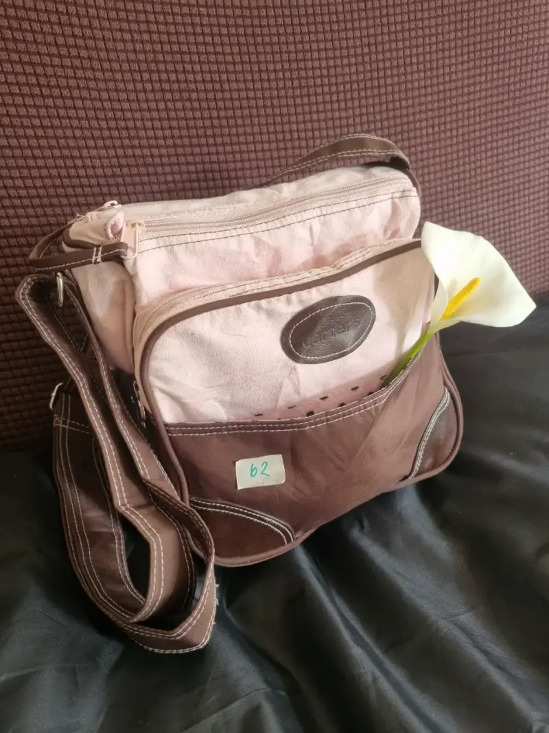 Bolso maternal o bandolera. Marca Carter's.